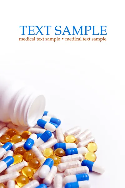 Tabletter och en flaska — Stockfoto