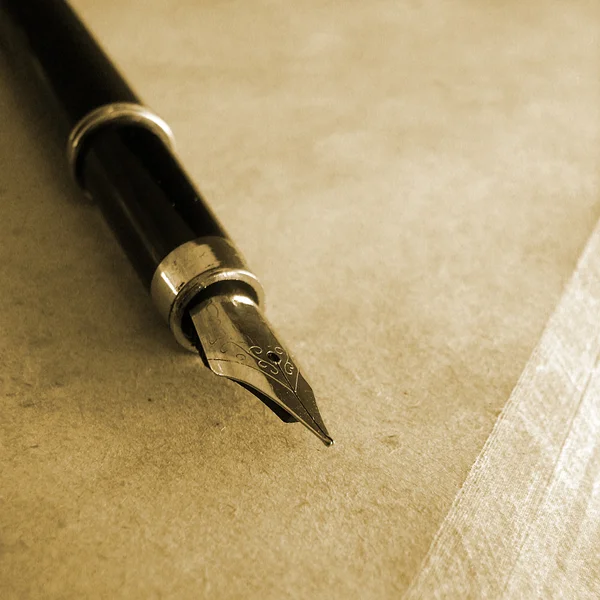 Eski yaşlı kağıda tükenmez kalem — Stok fotoğraf