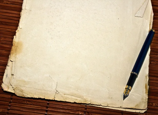 오래 된 나이 든된 종이에 잉크 펜 — 스톡 사진