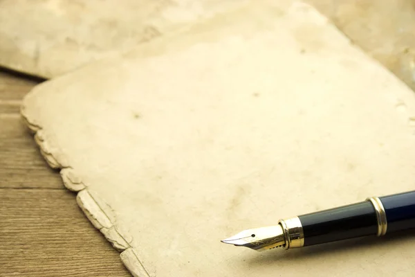 Μελάνι, στυλό και ένα παλιό χαρτί — Φωτογραφία Αρχείου