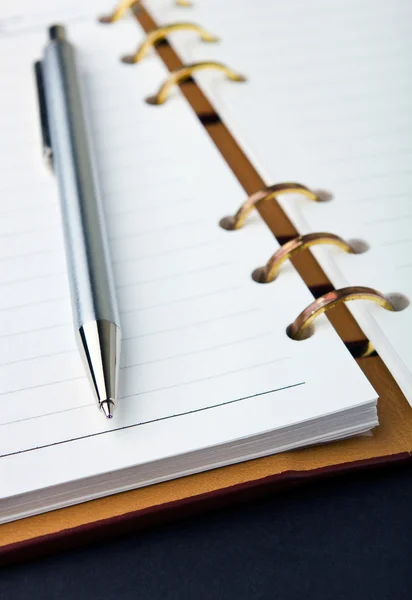 Notebook com caneta — Fotografia de Stock