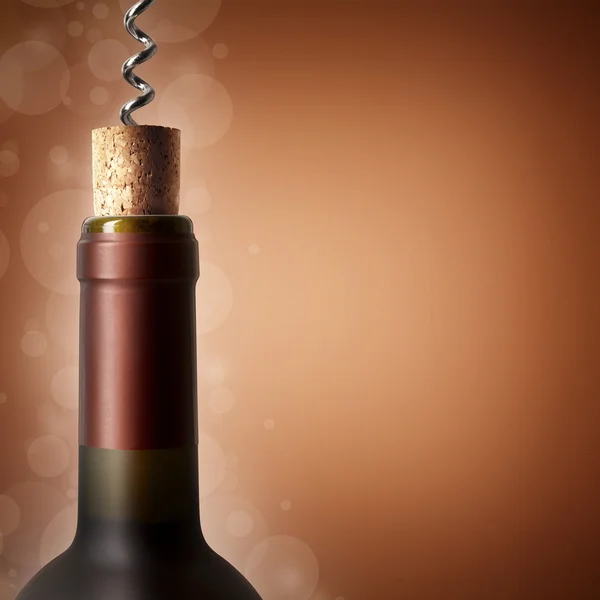Botella de vino y sacacorchos — Foto de Stock
