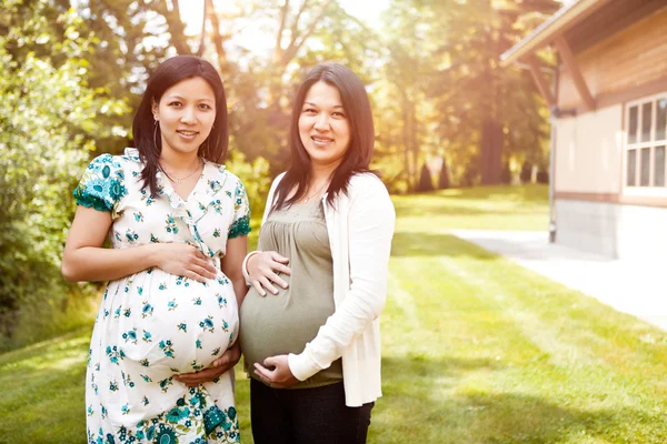 Pregnant Asian women — Stock Photo, Image