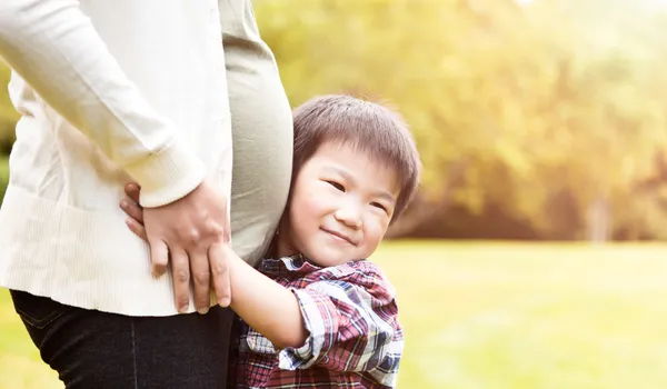 Pregnant Asian mother and her son — Stock Photo, Image