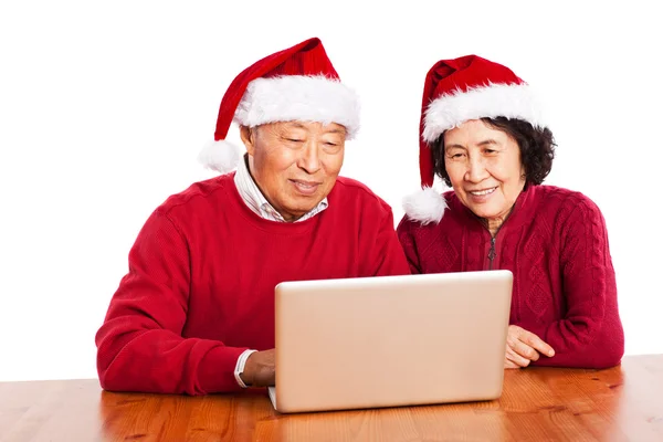 Abuelos asiáticos mayores usando computadora — Foto de Stock