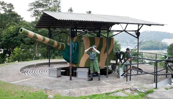 Dummy katonák Fort Siloso fegyvert akkumulátor, Szingapúr — Stock Fotó