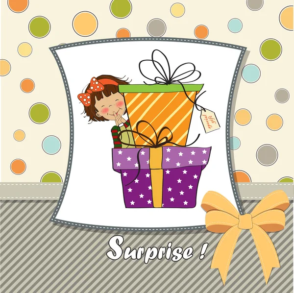 Schattig klein meisje verborgen achter dozen met geschenken. Gelukkige verjaardag wenskaart — Stockfoto