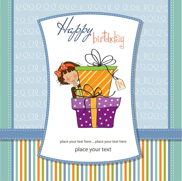 Cute little girl ukryte za pudełkami prezentów. kartka z życzeniami urodzinowymi — Zdjęcie stockowe