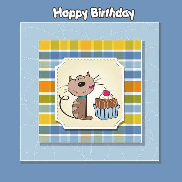 Doğum günü tebrik kartı ile bir pasta yemek için bekleyen bir kedi — Stok fotoğraf