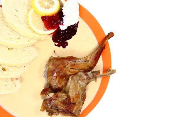 Jambes de lapin et sauce carotte — Photo