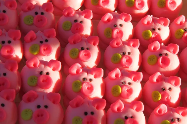 作为小杏仁饼沙漠的粉红猪 — 图库照片
