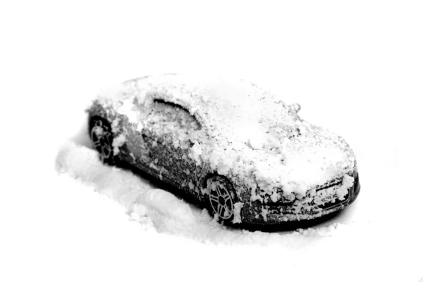 Mi coche en la nieve sobre el fondo blanco — Foto de Stock