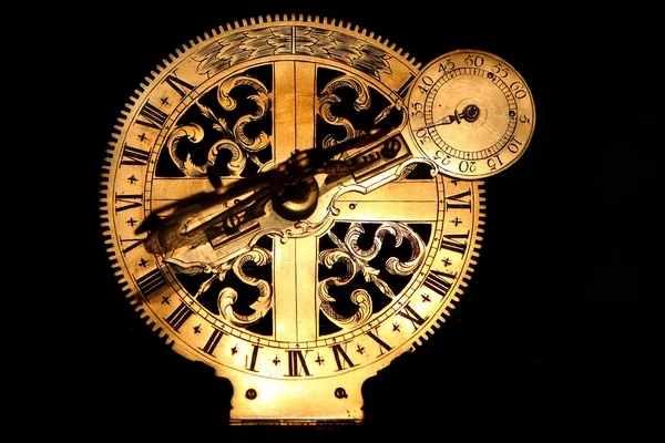 아래 Veyr 오래 된 황금 해 시계 — 스톡 사진