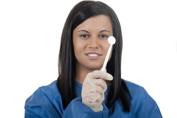 Jovem como médica ou enfermeira com espelho de dentista — Fotografia de Stock