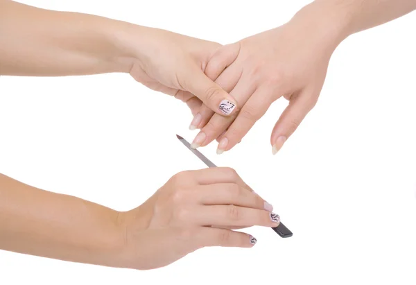 Лак для ногтей и маникюр на женских руках — стоковое фото