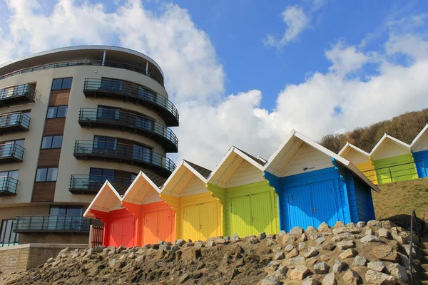 Beach chalets and tourst hotel — Stock Photo, Image