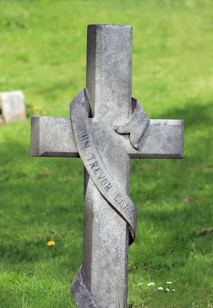Cruz en el cementerio — Foto de Stock
