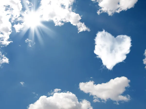 Die Wolke in Form eines Herzens — Stockfoto
