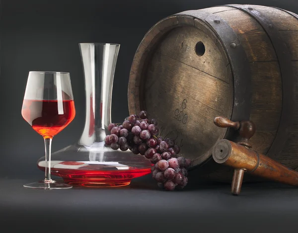 Vino rosso con botte e decanter Foto Stock Royalty Free