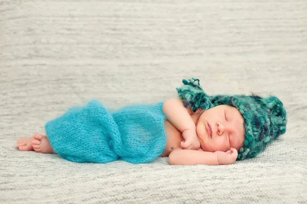 Porträtt av en vacker nyfödd baby — Stockfoto