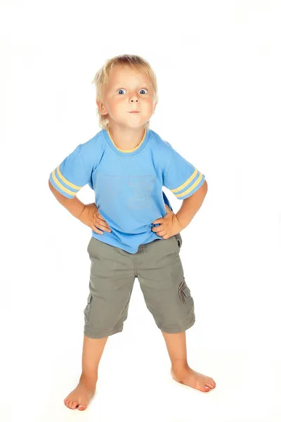 Ung pojke poser för en bild som isolerad på vit Stockbild