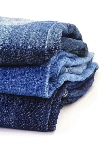 Mavi jeans yığını — Stok fotoğraf