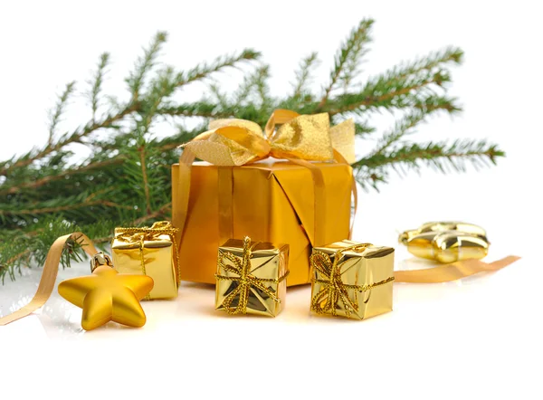 Zlaté vánoční dárky — Stock fotografie