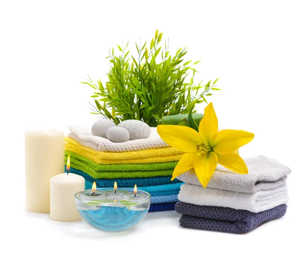 Spa towels with yellow lily — Stock Photo, Image