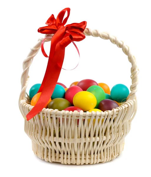 Huevos de Pascua en cesta Imágenes de stock libres de derechos