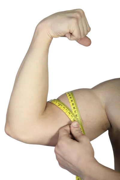 Homem medindo seu bíceps — Fotografia de Stock