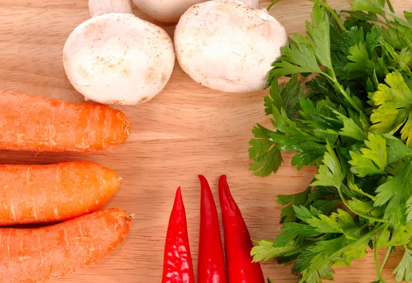 Green salad carrot mushrooms pepper on cutting board — Stock Photo, Image