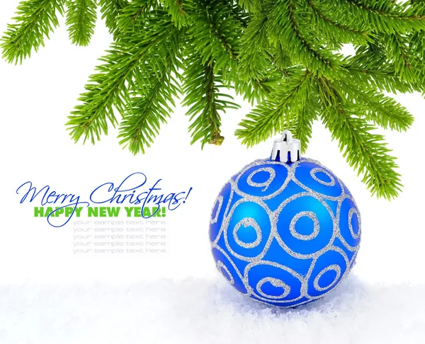 蓝色圣诞球和松 — 图库照片