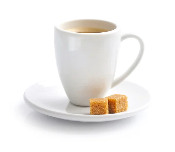 Cup of coffee with the cubes of sugar on white background — Stock Photo, Image