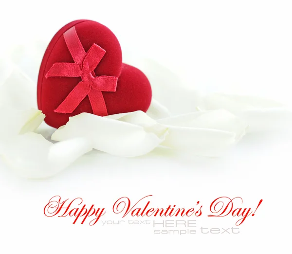 Red velvet Heart-shaped Gift Box in white petals on a white back — Stock Photo, Image