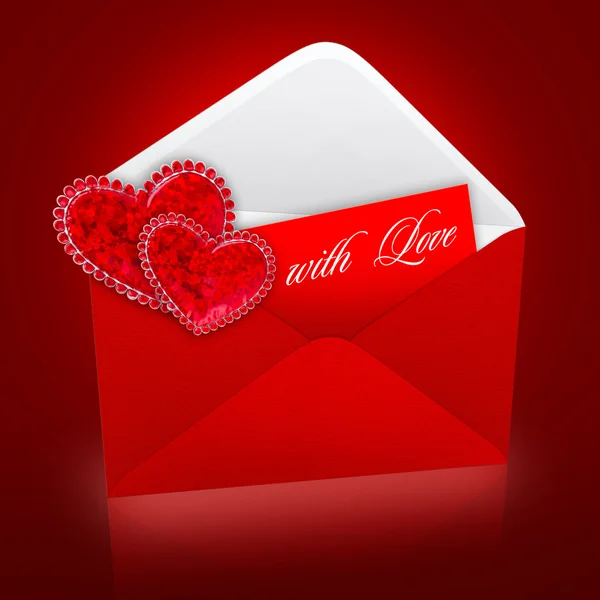Dos corazones decorativos están en un sobre postal con un messa amor —  Fotos de Stock