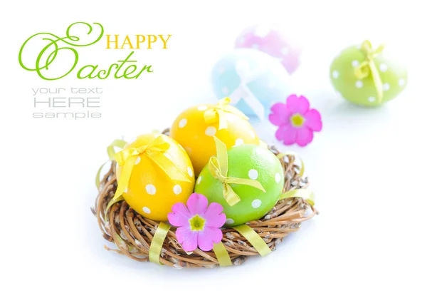 Színes húsvéti tojás fehér alapon — Stock Fotó