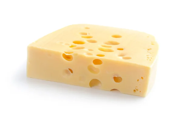 Кусок сыра изолированы на белом фоне — стоковое фото