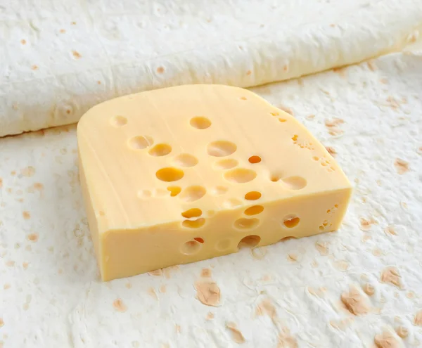 Кусок сыра на пите — стоковое фото