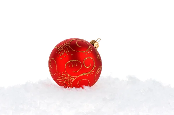 Bola roja de Navidad en blanco — Foto de Stock