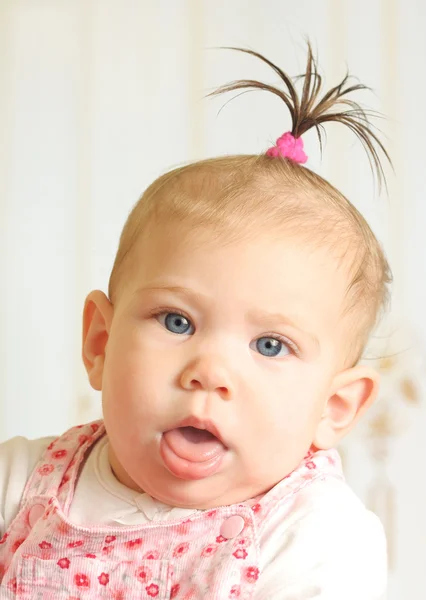 Zeven maanden oud geluk meisje — Stockfoto