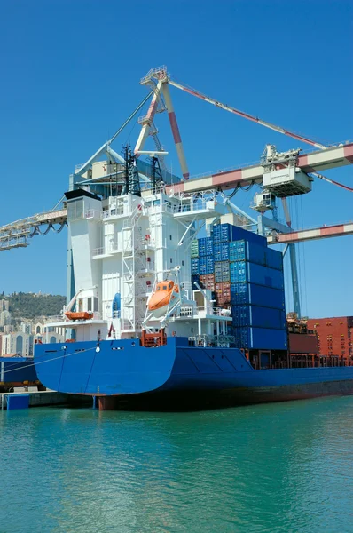 Cargo ship in a port — Stock Photo, Image