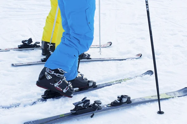 Botas de esqui e esquis — Fotografia de Stock