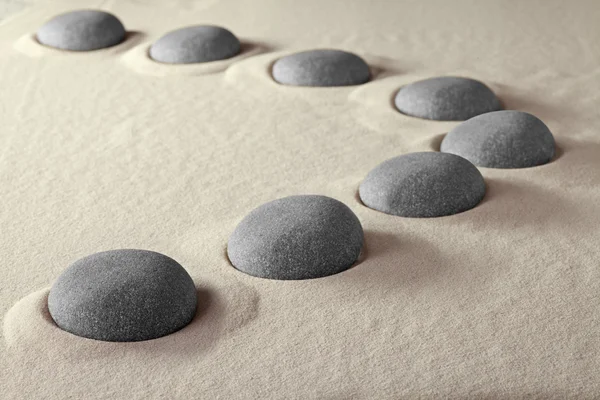 Камни в песке — стоковое фото