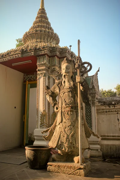 在曼谷，泰国卧佛寺寺的雕像 — 图库照片