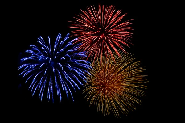 Tre esplosioni di fuochi d'artificio colorati — Foto Stock