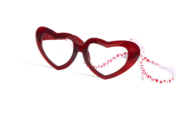 Kalp ve şerit Sevgililer günü için kırmızı gözlük — Stok fotoğraf