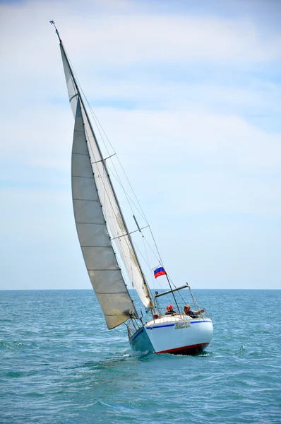 Вітрильною яхтою в Чорному морі — стокове фото