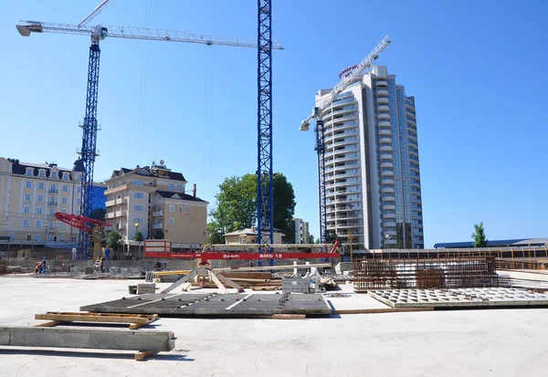 Будівництво Міжнародного олімпійського університету в центру міста Сочі — стокове фото
