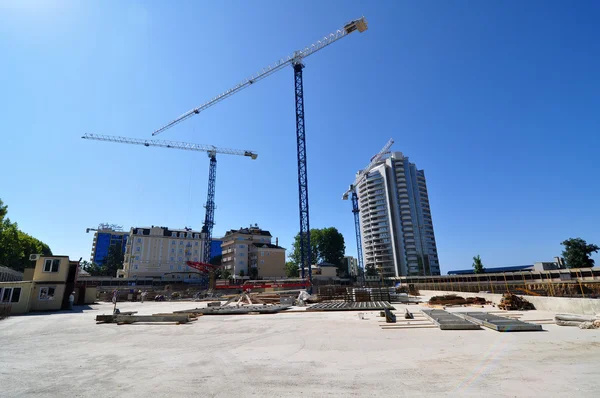 Výstavba Mezinárodní olympijský univerzity v centru města Soči — Stock fotografie