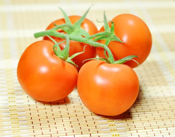 4 つの赤いトマト — ストック写真